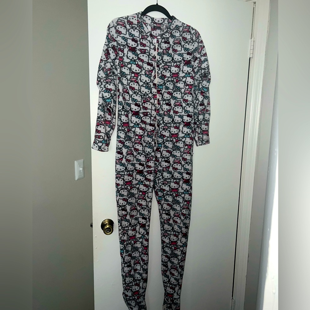 Women’s Hello Kitty Footie Pajamas Size Medium
